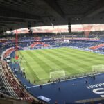 Descente en rappel depuis le toit du stade du Parc des Princes PSG pour un évènement de Noël